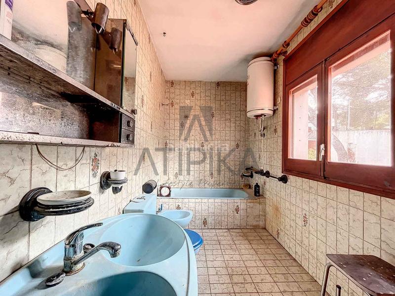 Foto a13b35aa-5a44-4f8a-9679-5c8bbffab7f4. Maison avec piscine dans Montmar Castelldefels