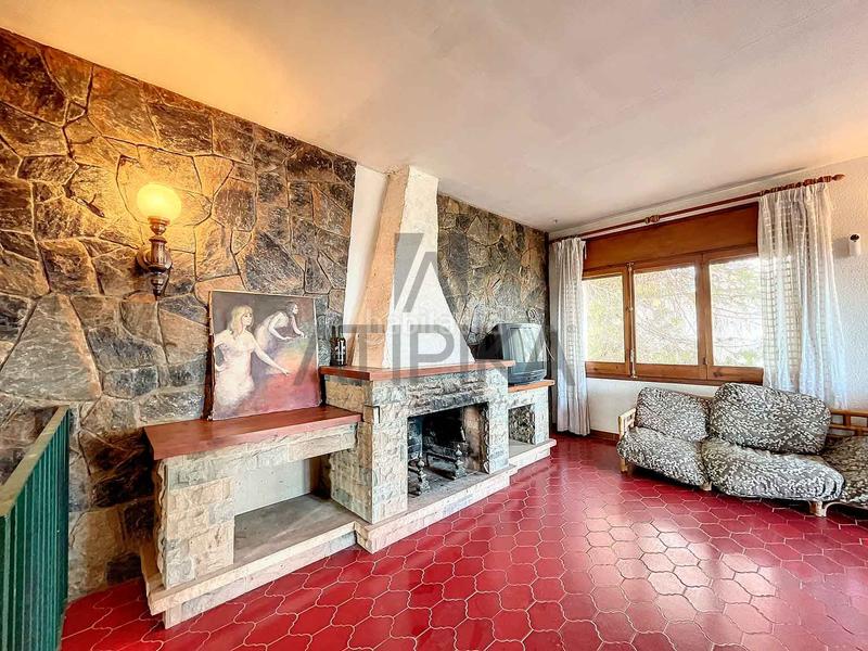 Foto ab8602f2-357b-46ac-b4d6-36bf5a27949f. Maison avec piscine dans Montmar Castelldefels