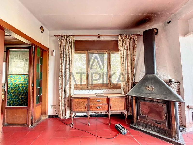 Foto b8981732-63e6-4e24-81a8-e44d258618bd. Maison avec piscine dans Montmar Castelldefels