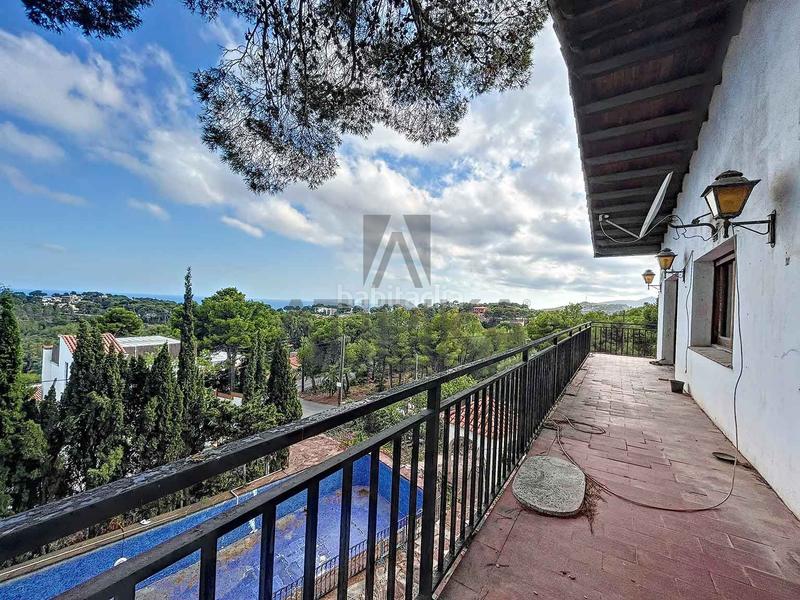 Foto e23e68fe-1a41-4af2-9a5b-eaecb28ca468. Maison avec piscine dans Montmar Castelldefels