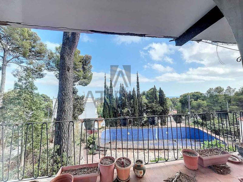 Foto f2126791-7245-4512-b12f-7a14d7eab979. Maison avec piscine dans Montmar Castelldefels