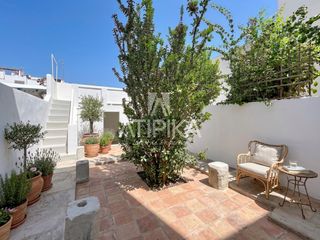Casa en Centre Històric. Casa de 376m2 con patio en venta en mahón