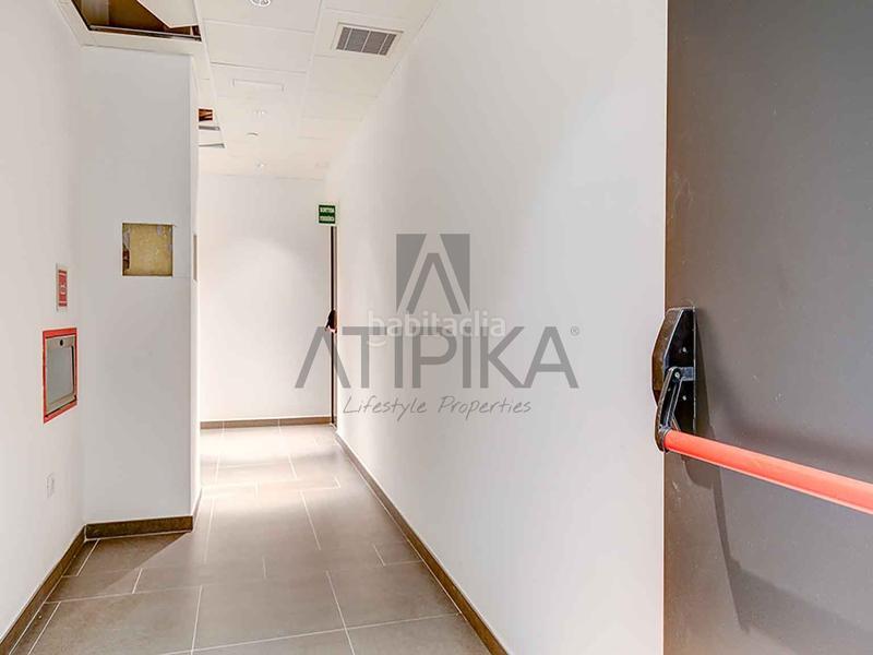 Foto f2b3c6f8-faee-4585-9d8e-6ee7fa10fd33. Location bureau dans Tres Torres Barcelona