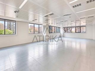 Miete Büro in La Bordeta. Luminosa oficina exterior en alquiler en gran via de les corts c