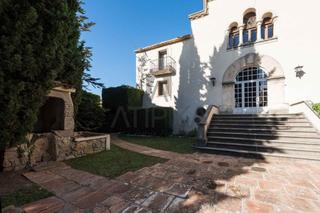 Masia a Puigdàlber. Finca señorial del siglo xv con piscina, licencia turística y de
