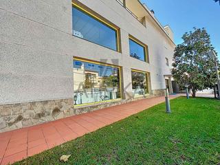 Geschäftsraum in Mar i Sol. Local comercial en venta a pie de calle en can bou