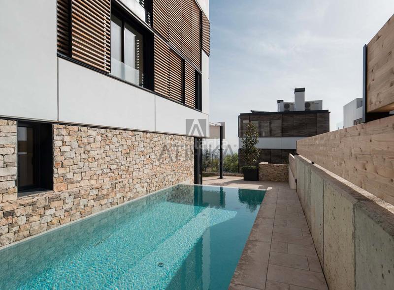 Foto 1a2b101f-2273-46bc-9346-19a2175fb2fb. Casa con parcheggio piscina in Sarrià Barcelona