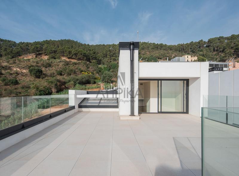 Foto 51d28473-fbc6-4bfe-81fd-671123c06274. Casa con parcheggio piscina in Sarrià Barcelona