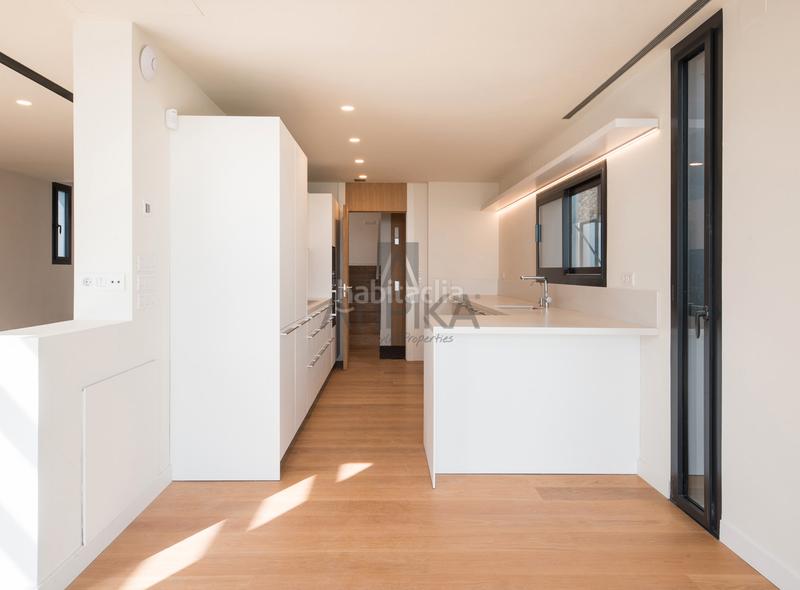 Foto 9749942b-5667-40df-bc13-c487536b4050. Casa con parcheggio piscina in Sarrià Barcelona