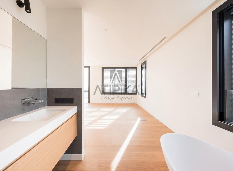 Foto acf27d6b-8197-41c5-95d9-10cd5fac4a49. Casa con parcheggio piscina in Sarrià Barcelona