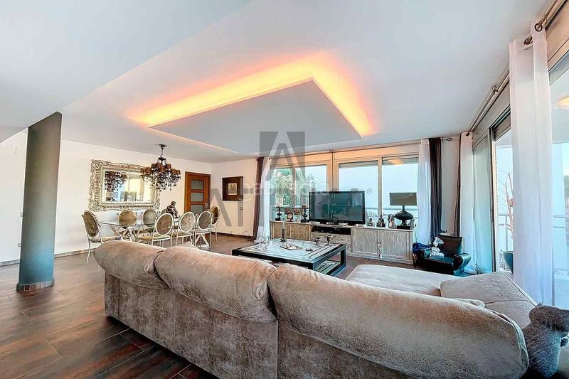 Foto 3029faef-c7cf-497b-98e3-ee4039430177. Casa con parcheggio piscina in Levantina - Montgavina - Quintmar Sitges