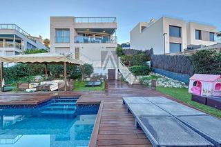 Casa  Creueta. Casa en venta con piscina privada y vistas en sitges