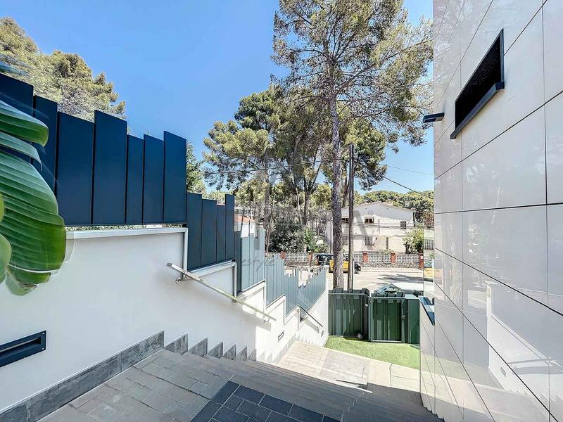 Foto 0dc797cb-aa5c-4c15-817c-e0bcde7652d6. Casa con riscaldamento parcheggio piscina in Montmar Castelldefels