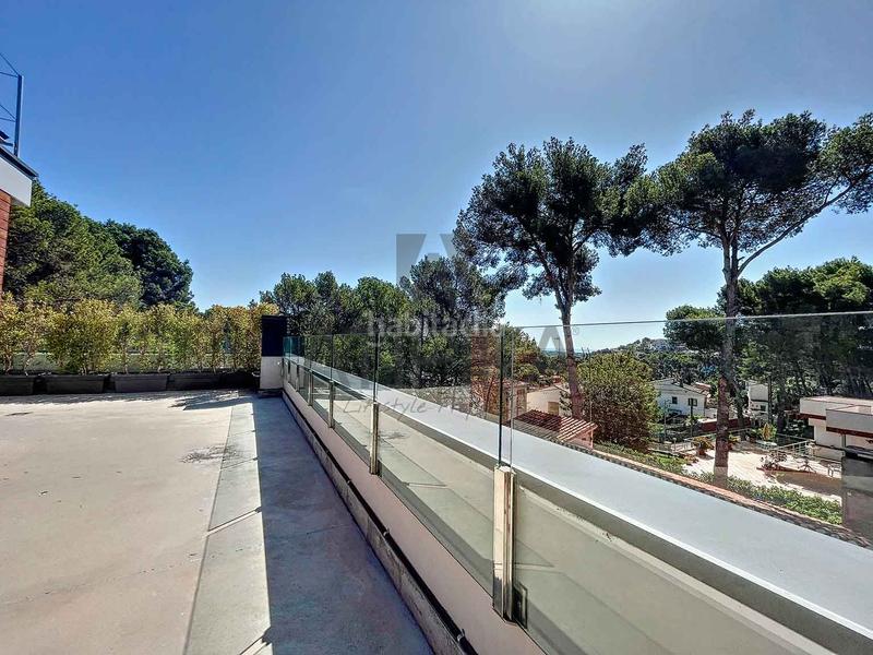 Foto 44f9a02f-7b32-4f78-8336-677ec355a460. Casa con riscaldamento parcheggio piscina in Montmar Castelldefels