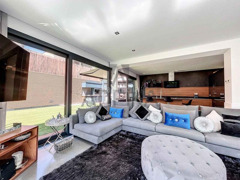 Foto abe588bb-c9ce-4922-9168-f889dd630b67. Casa con riscaldamento parcheggio piscina in Montmar Castelldefels