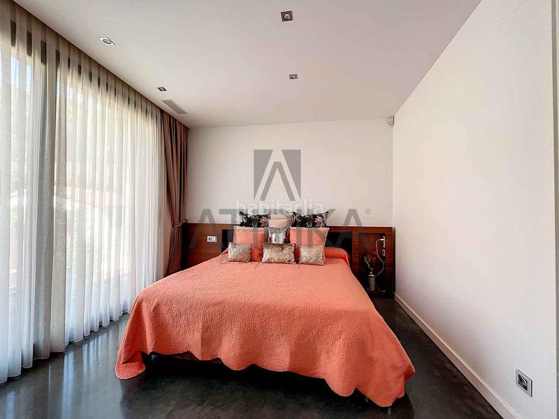Foto e4b34f50-808d-4ac2-94f4-9464fdd774f6. Casa con riscaldamento parcheggio piscina in Montmar Castelldefels