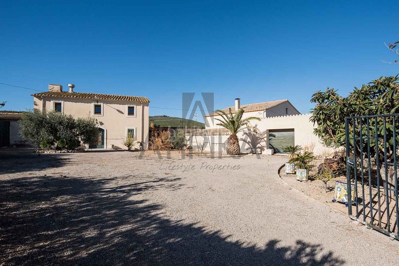 Foto 81926235-3593-4fe1-9c43-0994d3cf6ad2. Masía finca con 100.000m2 de viñedos y dos casas señoriales en venta a 20 minutos de sitges en Sant Martí Sarroca