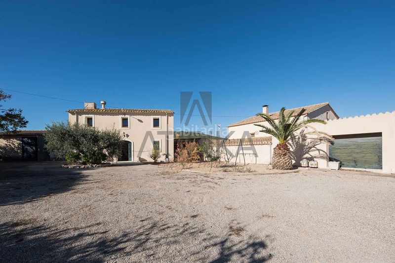 Foto 89b8f3bd-c4cc-4d1d-af29-7881eda706e3. Masía finca con 100.000m2 de viñedos y dos casas señoriales en venta a 20 minutos de sitges en Sant Martí Sarroca