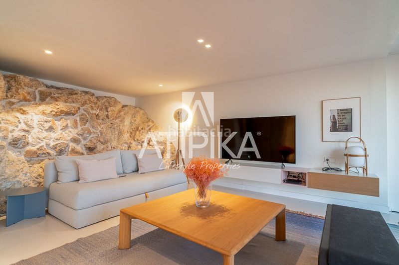 Foto 4cf2a148-914e-4413-9572-48ec1e9e5e3f. Casa amb aparcament piscina a les botigues de Sitges Sitges