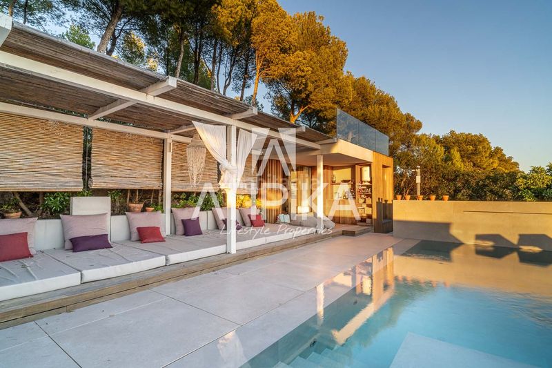 Foto 553ba603-502a-424a-92de-097d43277a81. Casa amb aparcament piscina a les botigues de Sitges Sitges
