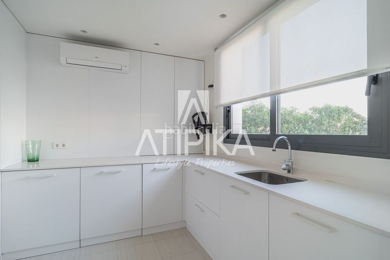 Foto ac7e1549-02fc-41c5-bb1d-93935af62e06. Casa amb aparcament piscina a les botigues de Sitges Sitges