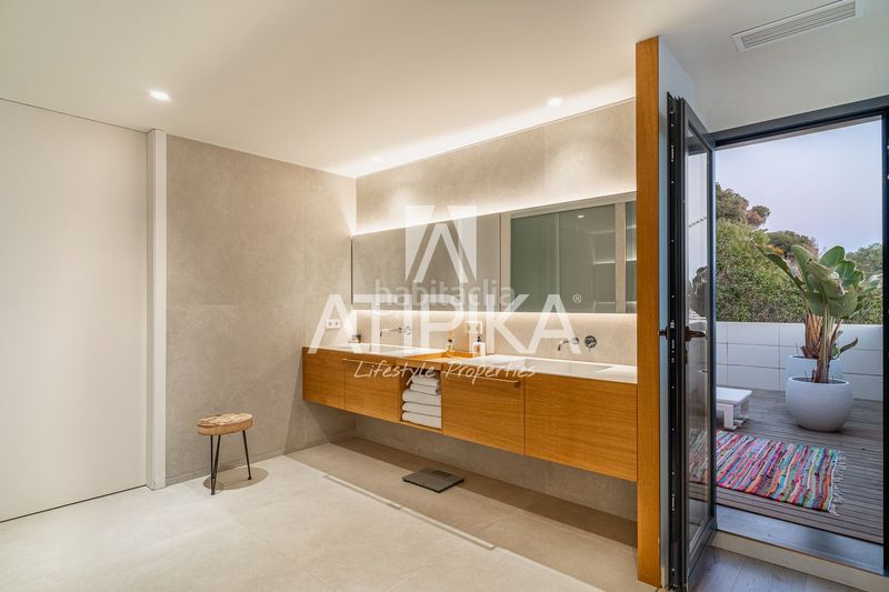 Foto b713715c-8614-4df9-9ca2-853cc7041f9f. Casa amb aparcament piscina a les botigues de Sitges Sitges