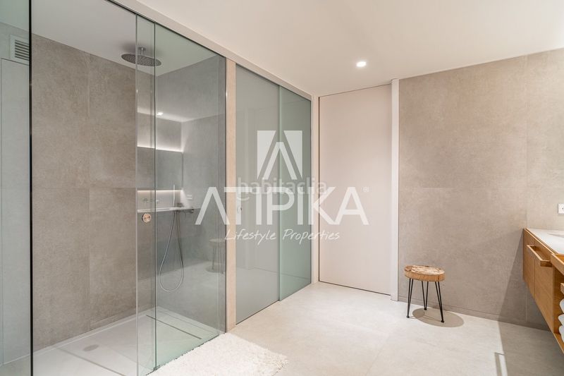 Foto eba71b4c-bbce-44e4-8588-1efb95feb8a4. Casa amb aparcament piscina a les botigues de Sitges Sitges
