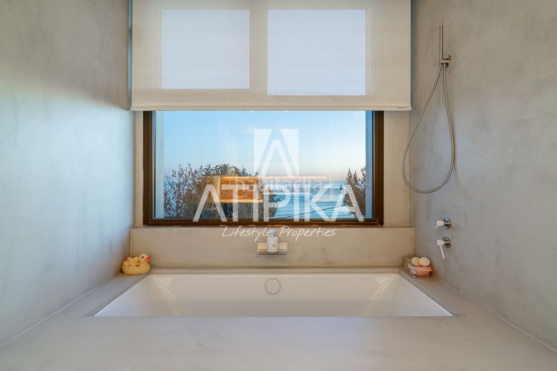 Foto fec7f401-fdda-49cd-87e8-b0b701aa3caf. Casa amb aparcament piscina a les botigues de Sitges Sitges