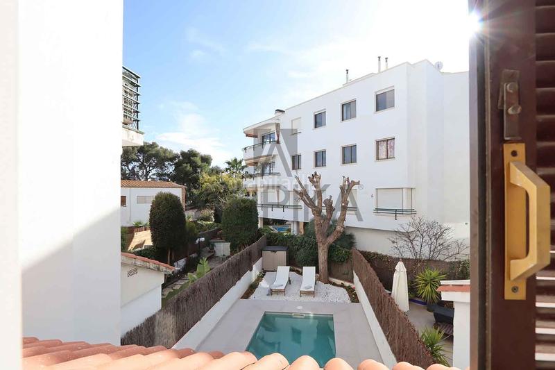 Foto bd1a627d-7119-4eb8-8a75-82750a89c176. Casa chalet con piscina, recién reformado en vinyetterramar en Sitges