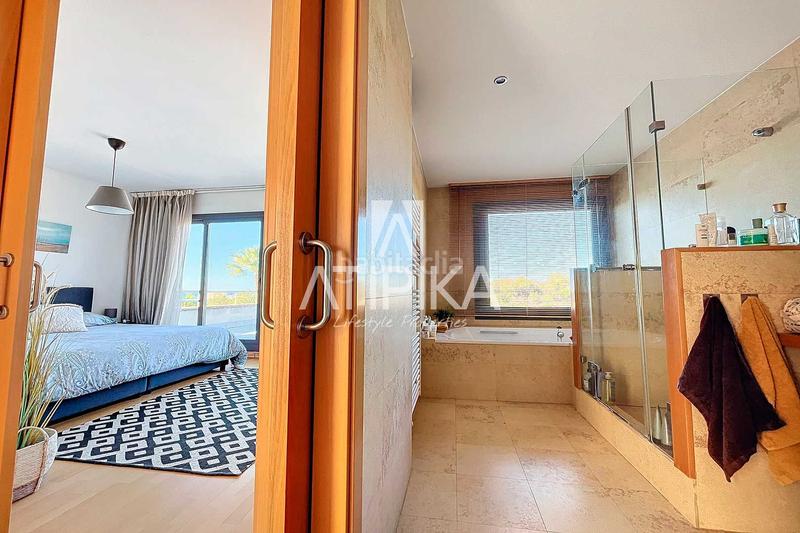 Foto 0cf521b4-1c7c-4302-9c30-5e3a6755950e. Casa chalet independiente con piscina en venta la levantina en Sitges