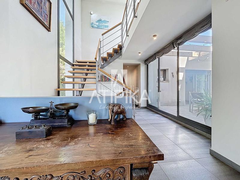 Foto 21d57505-462e-48a5-9e98-52e422b10068. Casa chalet independiente con piscina en venta la levantina en Sitges