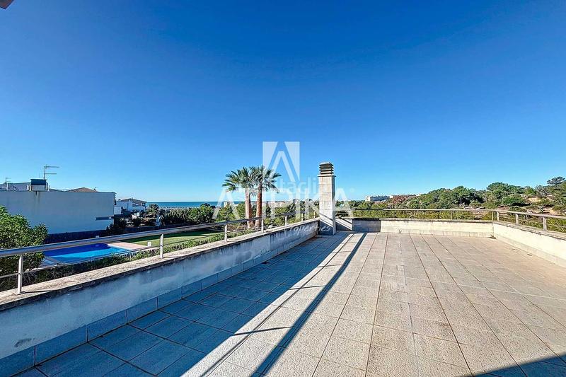 Foto 38f12332-b31a-49b8-9eb4-5e9c3d58ed78. Casa chalet independiente con piscina en venta la levantina en Sitges