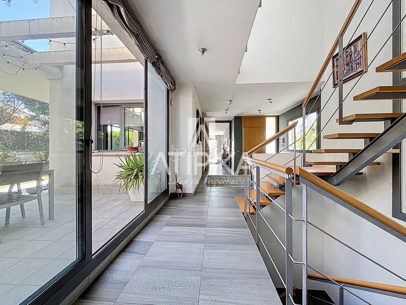 Foto 645f7d6e-38d8-4eff-9fe8-aeea9b92a66d. Casa chalet independiente con piscina en venta la levantina en Sitges