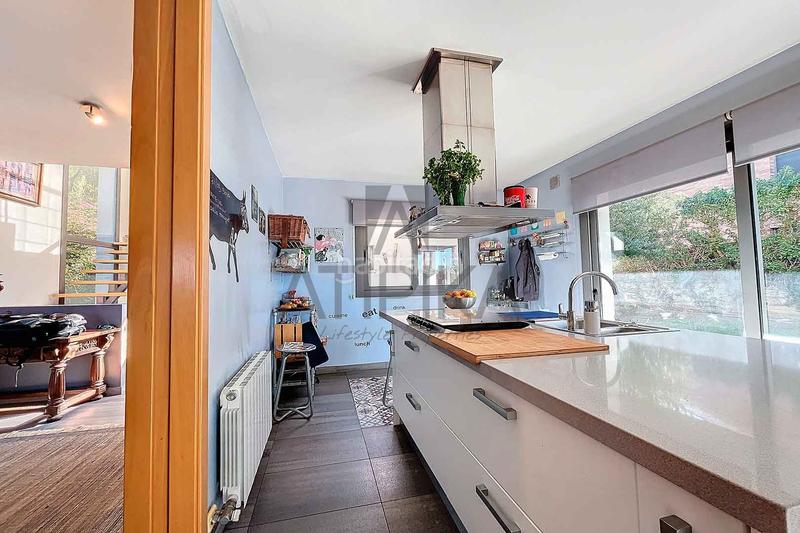 Foto 7c9da367-95c9-4dea-8ad8-7d2de092f1ef. Casa chalet independiente con piscina en venta la levantina en Sitges