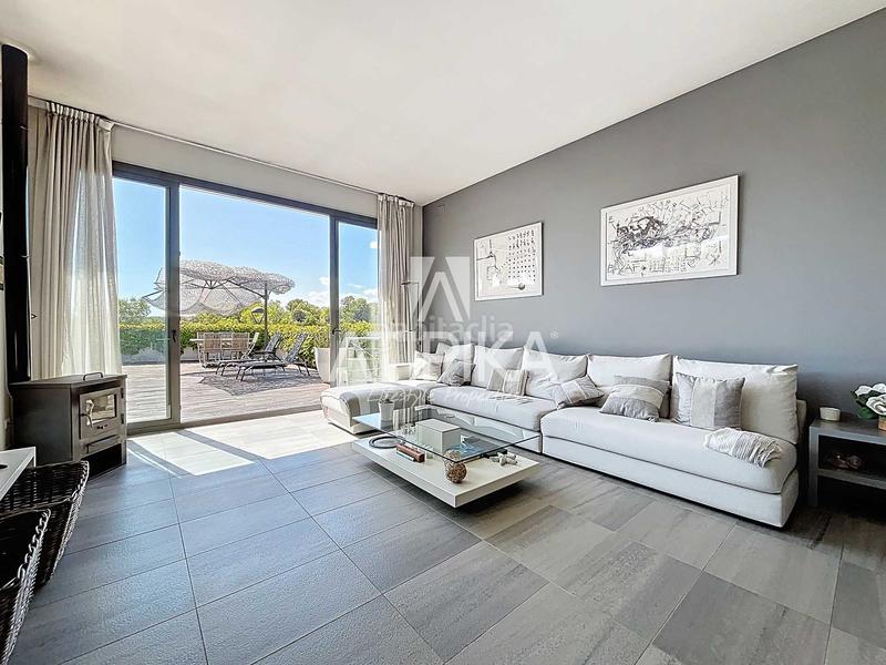 Foto 8a8812a5-cb3b-4368-ad64-fe065db3ed40. Casa chalet independiente con piscina en venta la levantina en Sitges