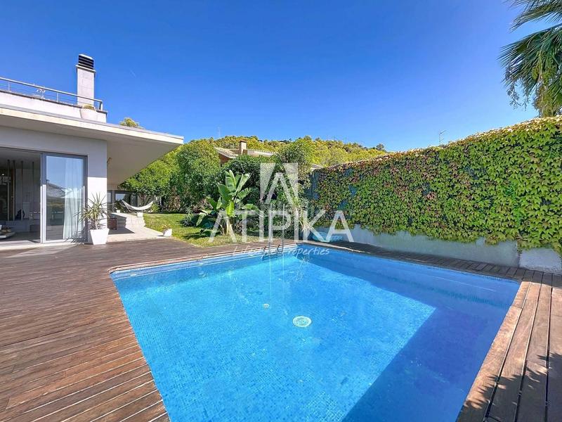 Foto 90d6621e-4c1f-49a3-abe3-275e91dfcbe6. Casa chalet independiente con piscina en venta la levantina en Sitges