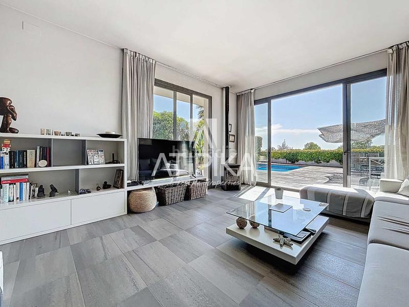 Foto 9563c5ef-a8f8-475e-ad47-8a87949bcf0e. Casa chalet independiente con piscina en venta la levantina en Sitges