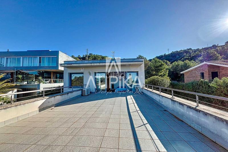Foto 9a754ef9-dd43-473b-a911-3b84a48745a4. Casa chalet independiente con piscina en venta la levantina en Sitges