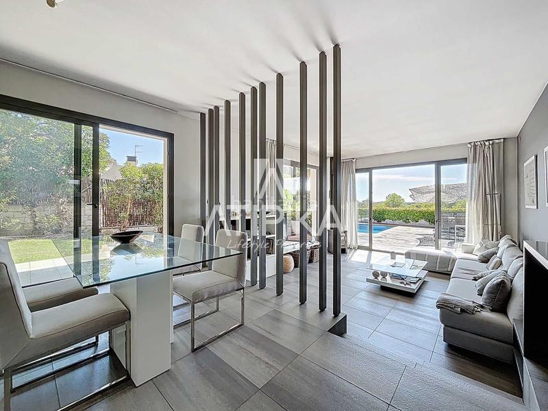 Foto 9ced8b16-0a9e-49d2-9763-9c274499648f. Casa chalet independiente con piscina en venta la levantina en Sitges