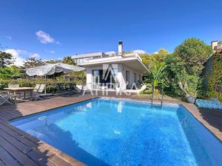 Maison à Levantina - Montgavina - Quintmar. Chalet independiente con piscina en venta  la levantina  sitges