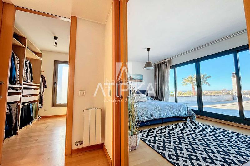 Foto db743614-26d9-4fb3-977d-186d9303dfc4. Casa chalet independiente con piscina en venta la levantina en Sitges