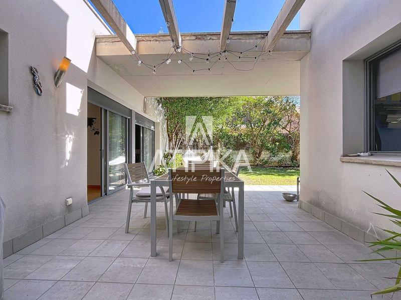 Foto e50d2486-ba4f-473a-a66c-699e2257c46a. Casa chalet independiente con piscina en venta la levantina en Sitges
