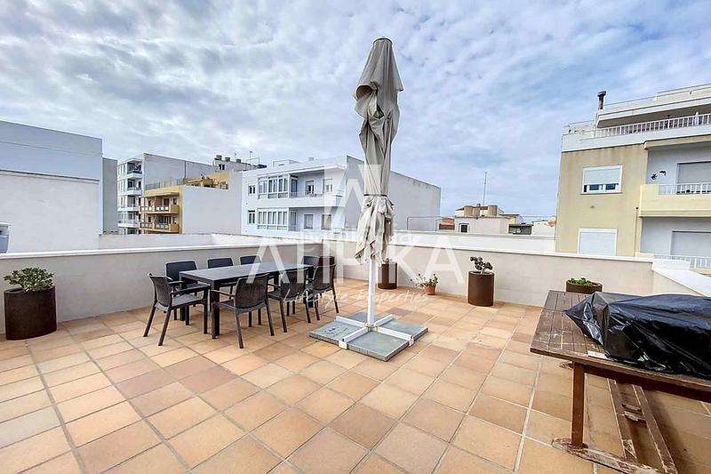 Foto 321726b7-6a48-4f53-9c68-0ce634b742a8. Casa  en venta de dos plantas y garaje en mahón en Maó