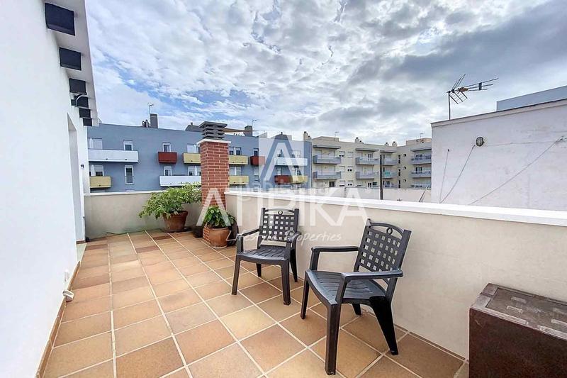 Foto 340df95d-7680-4bb4-aa85-a3e5d706c5c4. Casa  en venta de dos plantas y garaje en mahón en Maó