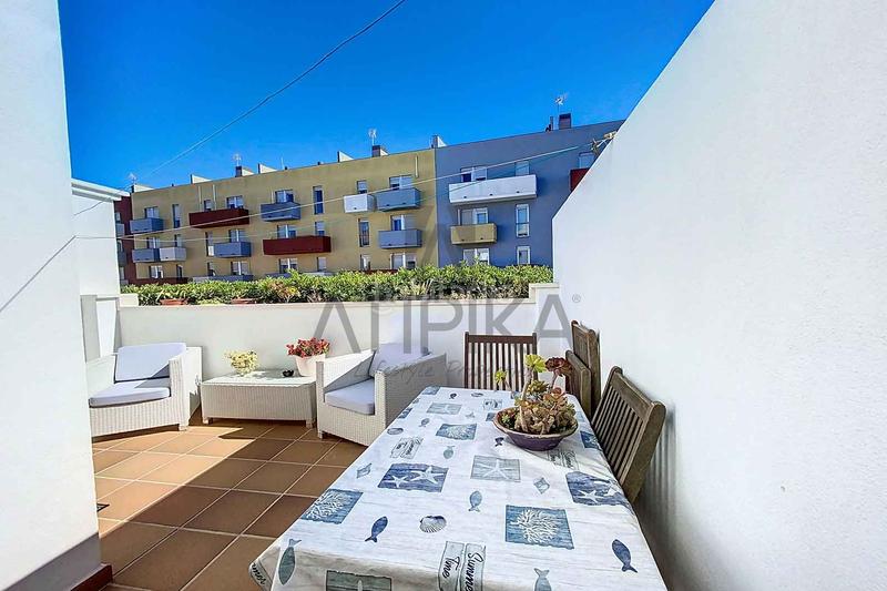 Foto 890eec89-2793-4575-9ea1-0d8e971bdf2b. Casa  en venta de dos plantas y garaje en mahón en Maó