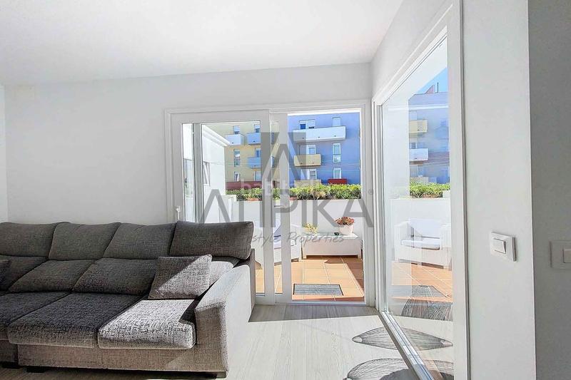 Foto ab5d5f76-93fc-44e4-998d-584905716e28. Casa  en venta de dos plantas y garaje en mahón en Maó