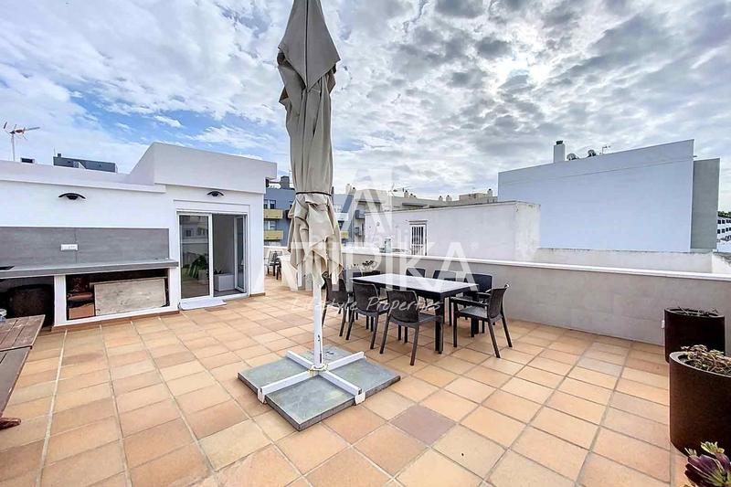 Foto c590fe30-e9d9-4cdb-a797-d89b982a720d. Casa  en venta de dos plantas y garaje en mahón en Maó