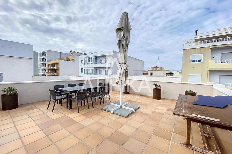 Foto f2c88a03-4255-45a5-8eef-7185b9cc0557. Casa  en venta de dos plantas y garaje en mahón en Maó
