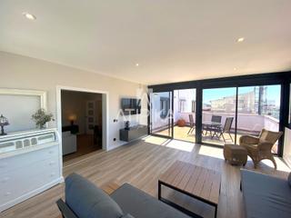 Rent Penthouse in Sant Ramon - Maternitat. Ático en alquiler temporal recién reformado junto al camp nou