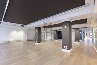 Alquiler Oficina en La Nova Esquerra de l´Eixample. Oficina con amplia terraza en alquiler junto a la avenida roma